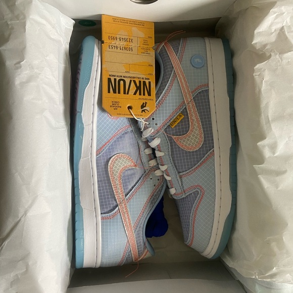 selling these brand new argon union dunks